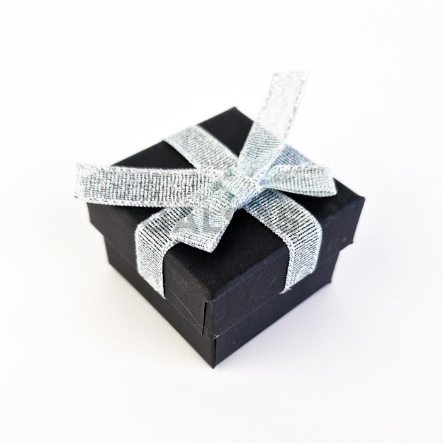 Papierowe kolorowe pudełka z kokardą - dwie części - 5x5x3 cm. Czarne, matowe, z kokardką. Opakowanie-24 sztuki