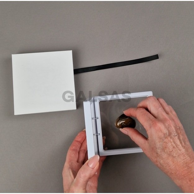 Ramka do pakowania prezentów (+ futerał) - z folią stretch - na biżuterię, numizmaty, zdjęcia. Kolor biały. Wymiary 11 x 11 x 2 cm (wys.) Ramka do pakowania prezentów (+ futerał) - z folią stretch - na biżuterię, numizmaty, zdjęcia. Kolor biały. Wymiary 11 x 11 x 2 cm (wys.)